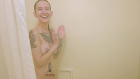 haven moss gets wet 💦and plays in shower🚿