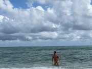 Hot mucsle stud on the beach naked