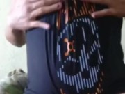 No aguanto las ganas de correrme con mi almohada Parte 1