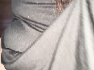 Jefa infiel es follada por empleado mientras habla con su marido por teléfono. ¡CULO ENORME!????