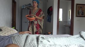 Married Kurdish Cleaning Maid Lets Tourist Cum in Her Mouth