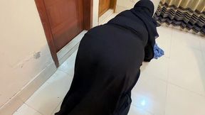 arab huge ass hot stepmom stuck under my bed just then i see her big thick booty & masturbat