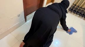 arab huge ass hot stepmom stuck under my bed just then i see her big thick booty & masturbat