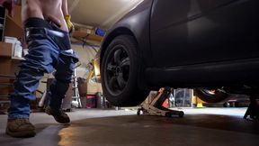 Slutty big dick mechanic cum and perform repairs