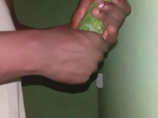 Jerking off my cucumber worthy and slow ?