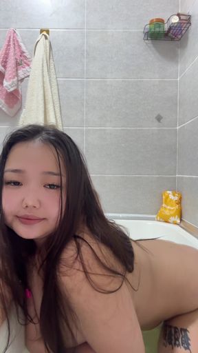 While my brother is waiting for me to get out of the bath, I made a video for my boyfriend.