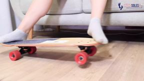 Sexy Skaters' Bare Feet Get Teased