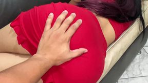 encontre a mi hijastra descansando en el mueble en falda corta muy ajustada y sexy con su gran culo que resalta es irresistible no me pude aguantar