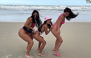 When you go out with ted, women are guaranteed - maya hyuga - bia andrade - candy debby
