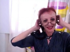 Skinny Granny In Webcam Show Her pussy