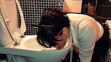 She IS DIRTY! smellit and lickit!