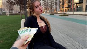 Curvy Gym Babe Gives Impressive Blowjob on Her Bedroom Floor