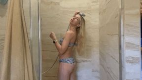 she's wet and sexy (toothbr)