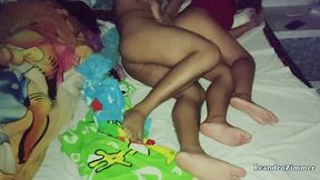 esposa coloca una camara escondida por que sabe que su esposo le es infiel con su hermanastra en las noches / descubre que se la folla hasta en la misma cama / parte 2 / leandrozimmer / chloebe