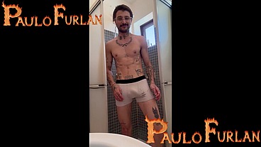 Batendo uma no banho