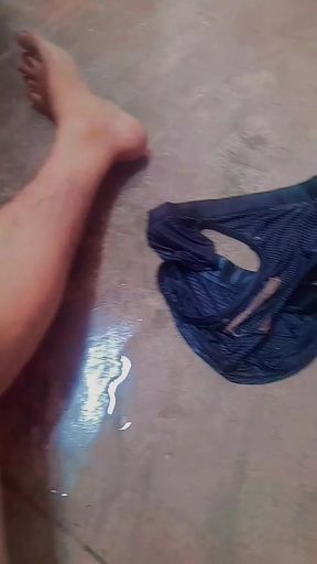 Inside the trunks, the bathroom went out.