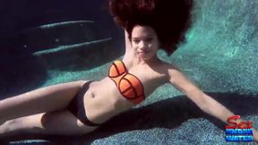 Cici Lion under water fetish solo