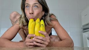 hairy pussy milf fucking bananas in the kitchen