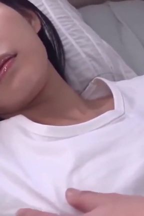 Slender Beauty with an Idol-like Smile Revealed Her Most Relaxed Side in a Rare Private Moment 1st