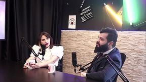 Conhecia apenas o sexo casual, e escondia a barriga quando entrou no porn&ocirc_, e o fetiche mais divertido... - Lady Snow e Lord Kenobi (SHEER/RED)