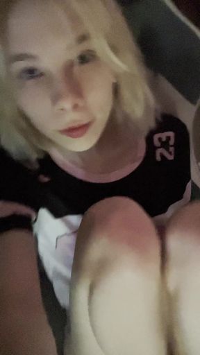 OnlyFans model showcases her assets