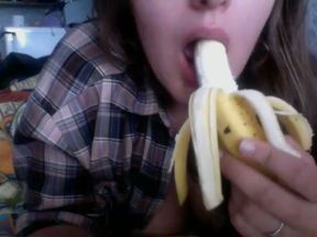 Kinky cam chick acted playfully while sucking banana like a real dick