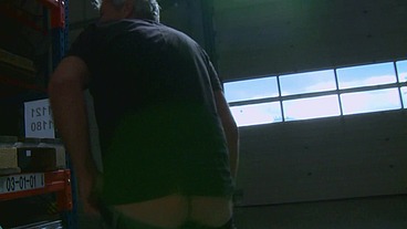 Von der neuen Kollegin einen runterholen lassen - Handjob