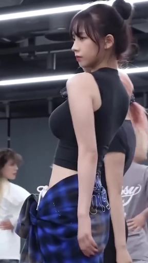 Korean k-pop star gets naughty with her boyfriend