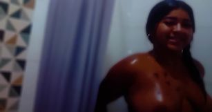 Lil Latina Shower Show Slo-mo