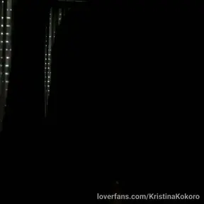 Bailando con mi sombra n_n Música: Akcent - Kamelia