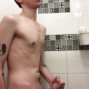 18 year old virgin jerks off in the bathroom and gets a juicy orgasm