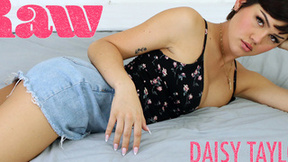 ”GroobyVR: Daisy Taylor in Raw”