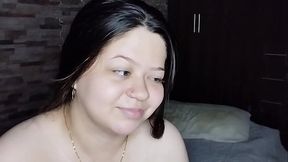 Probando el nuevo aro de luz que mi hermanastra compr&oacute_, Termina saltando en mi polla con su co&ntilde_o mojado