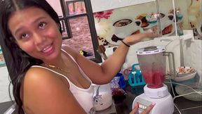 ME SACA LA LECHE PARA HACERSE SU BATIDO MA&Ntilde_ANERO