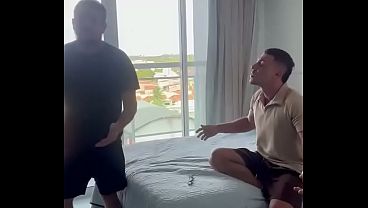 Corno chamou o comedor que engravidou a mulher dele e ele fudeu ela de novo!