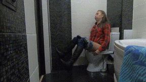 Severe diarrhea in a broken toilet