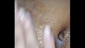 Chupou o peito do corno e fez ele goza muito contando todos os detalhes de como foi a transa com o amante