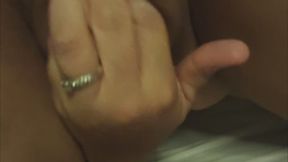 FEMME CHAUDE FRANÇAISE SE MET DES DOIGTS