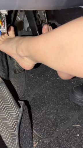 Barefoot pedal pumping 🚘🚘🥵🥵