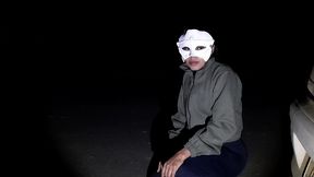 profissional do sexo anal na rua ganhando seu dinheirinho