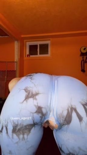 slutty Pawg rips leggings for an oily solo dildo fuck in the gym