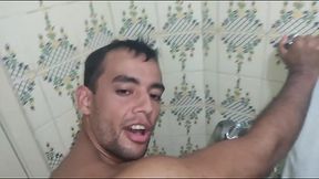 macho do aplicativo GRINDR comeu meu cu no banheiro