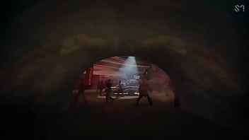 Chicas locas Cantan y bailan que son hombres ricos