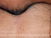 Moist Paradise Papi abre el culo ambas manos para recibir semen caliente de latino vergon a pelo gay