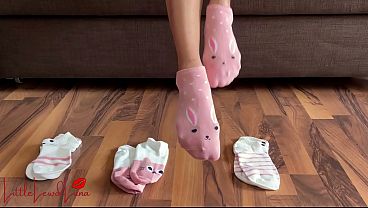 Asian tries on Socks #1: Cute Kawaii