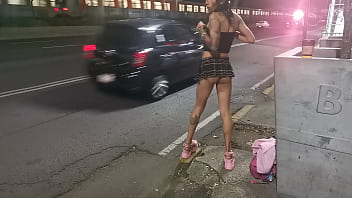 Prostituta de tlalpan por una noche, flaquita trans con miniflada exhibiendo su culito