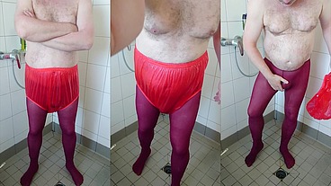 Inkontinenz Spaß in heißer Strumpfhose und Gummihose