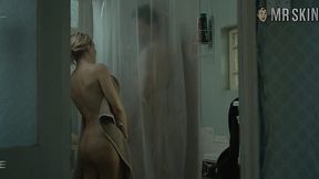 Enjoy sexy booty flashed by such a charming beauty named Kate Hudson