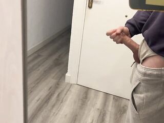 Me voy a ver CABALLOS y luego me MASTURBO en mi espejo favorito mientras mis compañeras piso duermen