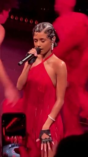 Sexy celebrity shows off her moves on stage